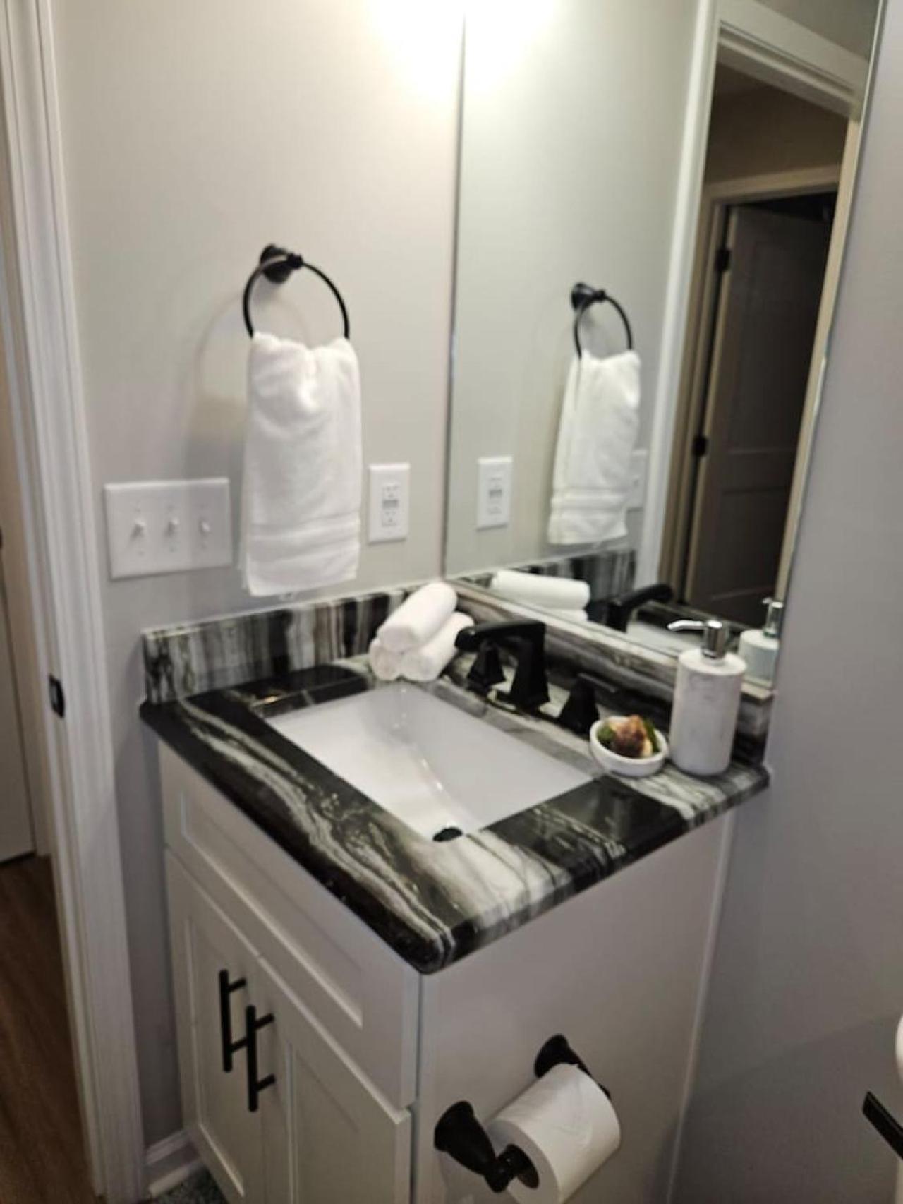 New Luxe Apt 3Br Downtown Fay Unit B Фейетвилл Экстерьер фото